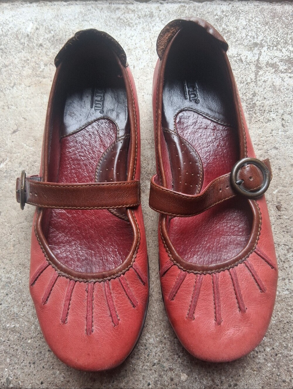 Born S7 Womens Redish/Pink Leather Mary Jane Flat Shoe Brown Buckle Stitched Toe